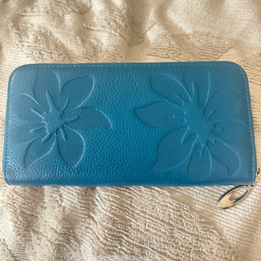 NWOT HESHE Blue Floral Embossed Women's Leather Wallet
